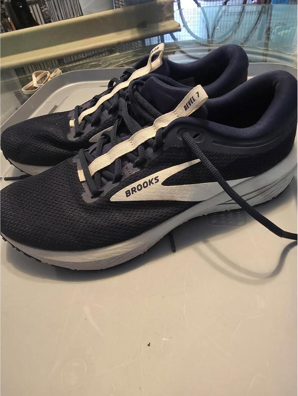 Brooks Revel 7 navy blue Men’s Size 10.5 []
